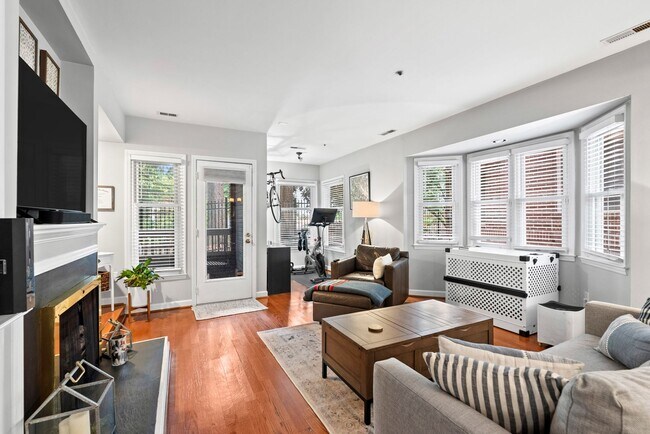 Building Photo - Downtown Living in Raleigh, NC!