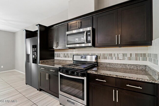 Building Photo - 297 Denim St