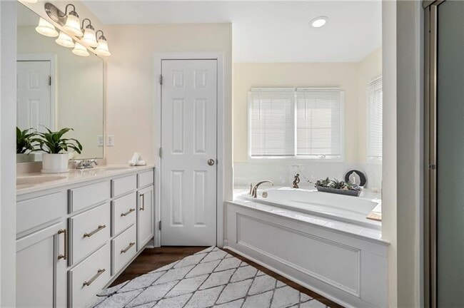 Building Photo - 8025 Jordan Ct