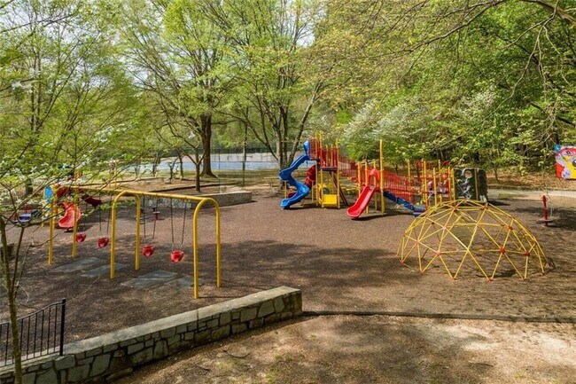 Building Photo - 1333 Victor Rd NE