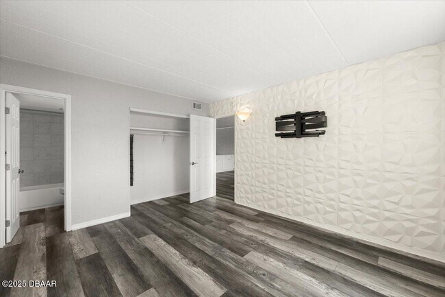 Building Photo - 411 N Halifax Ave