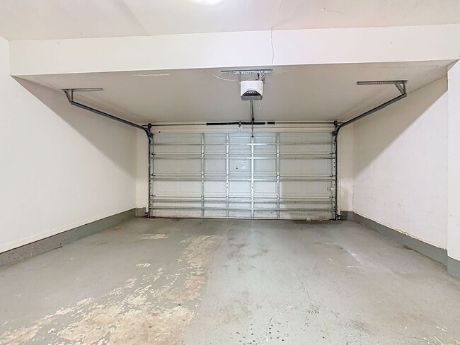Building Photo - 2 Bedroom 2 Bathroom Townhome is Siena at ...