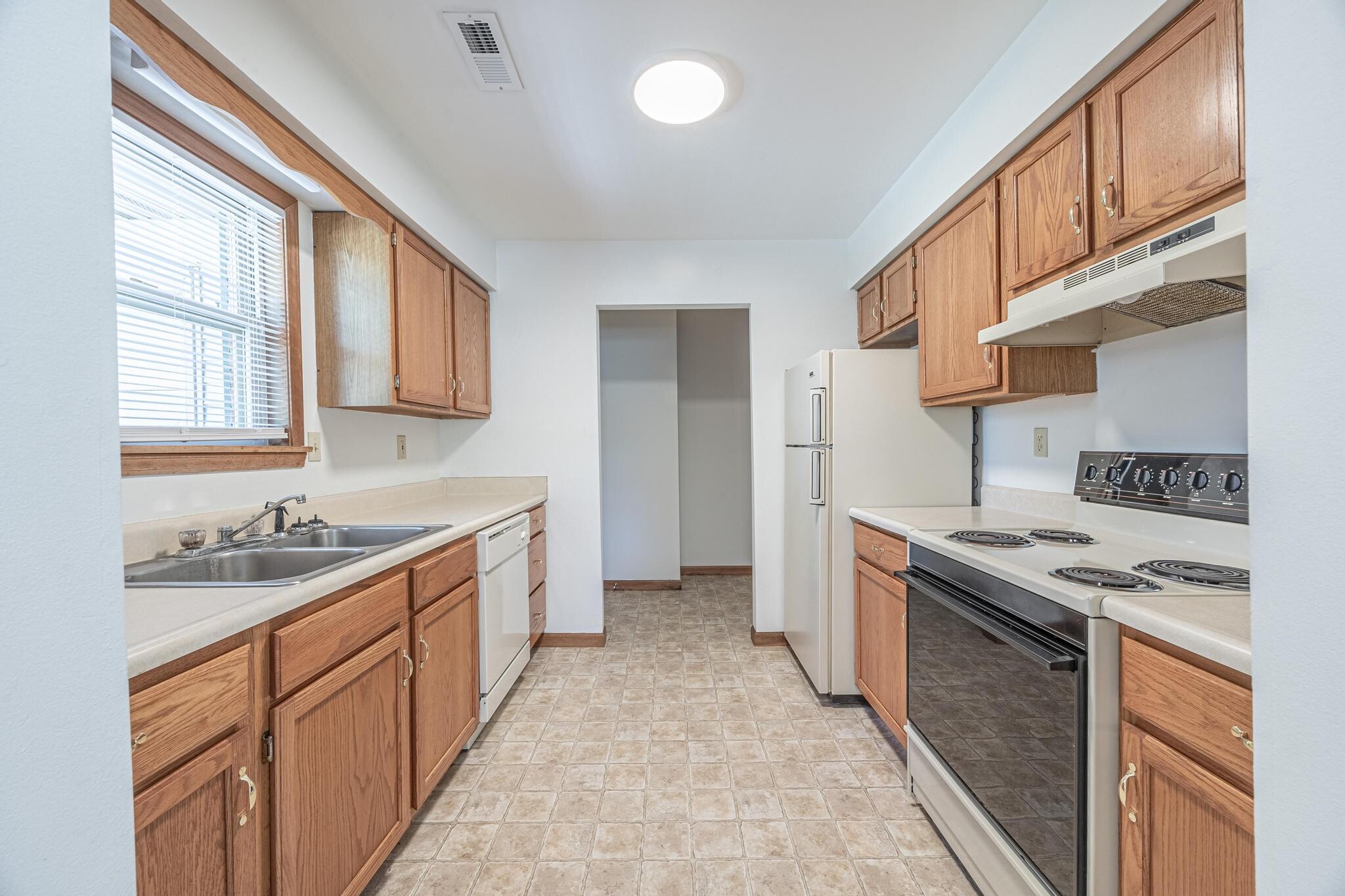 Building Photo - 552 Rumbach Ave