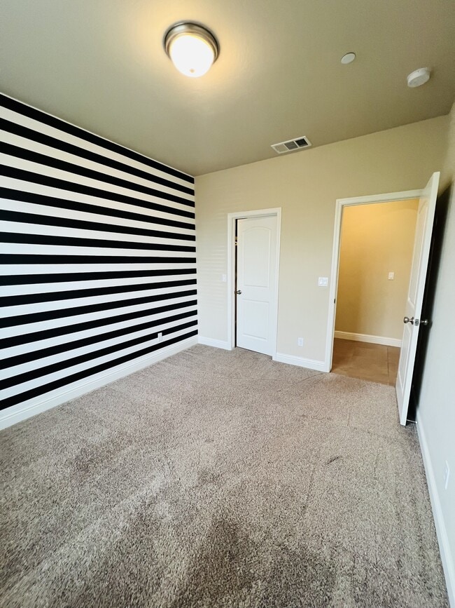 Building Photo - 9223 Oak Garden Ln