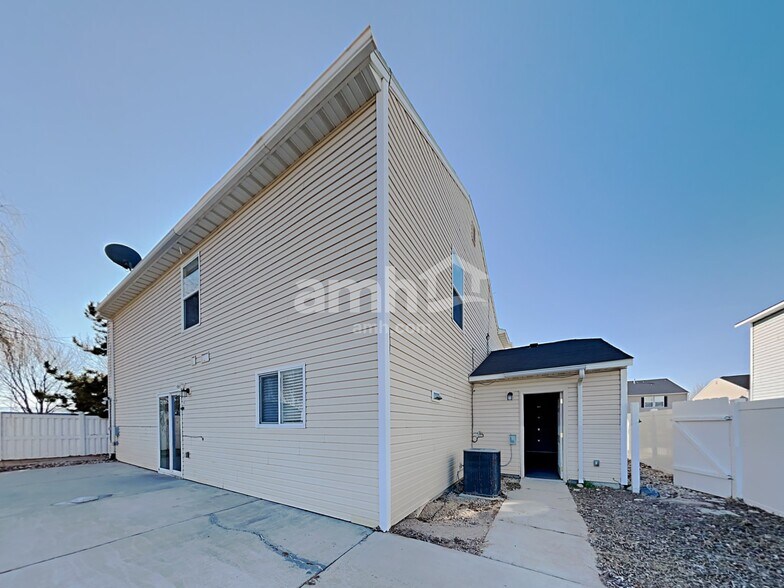 Building Photo - 1038 N Cambrick Dr