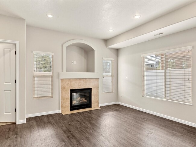 Building Photo - Newly Updated South Ogden Townhome | 3 Bed | Private Backyard | 2-Car Garage