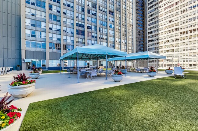 Building Photo - 655 W Irving Park Rd