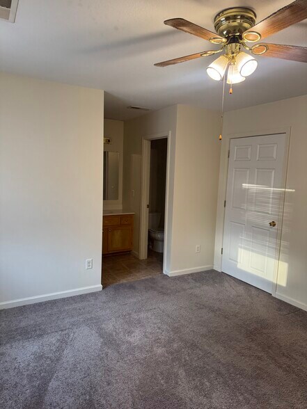 Building Photo - 85 Candler Heights Rd