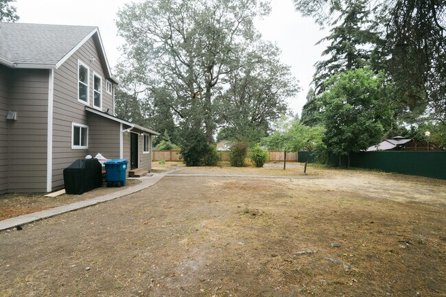 Building Photo - 313 119th St S