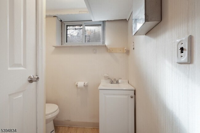 Building Photo - 76 Mt Kemble Ave