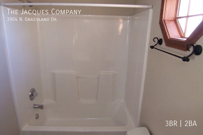 Building Photo - 3904 N Grassland Dr