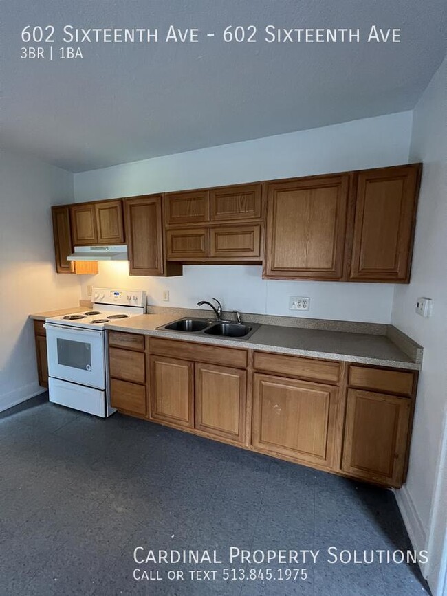 Primary Photo - Spacious 3 Bedroom Townhome with 2 Full Ba...