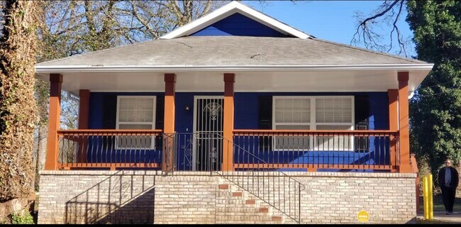 Building Photo - 948 Pulliam St SW