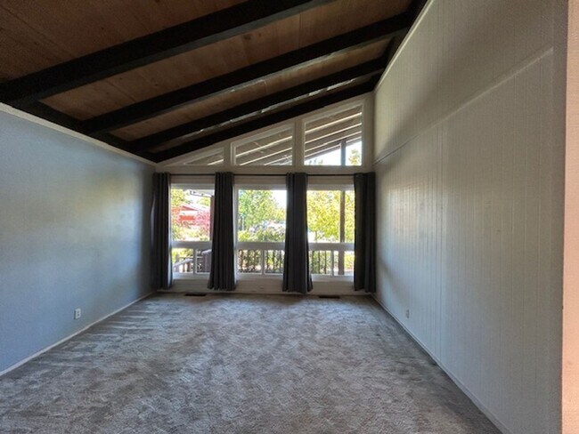 Building Photo - Charming 3bed/2.5Bath  Bennett Valley Home...
