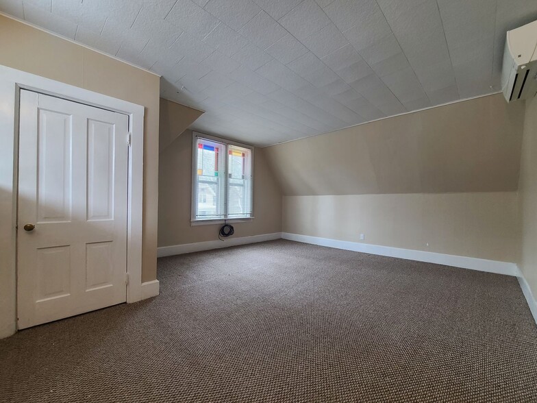 Building Photo - 621 State St