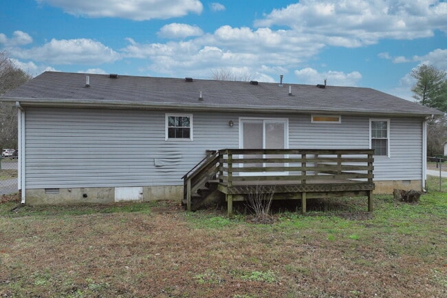 Building Photo - Car-free convenience! Modern 3 Bed Home Minutes from Downtown Gallatin