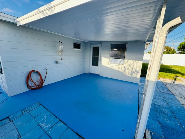 Building Photo - 5202 Overton Dr