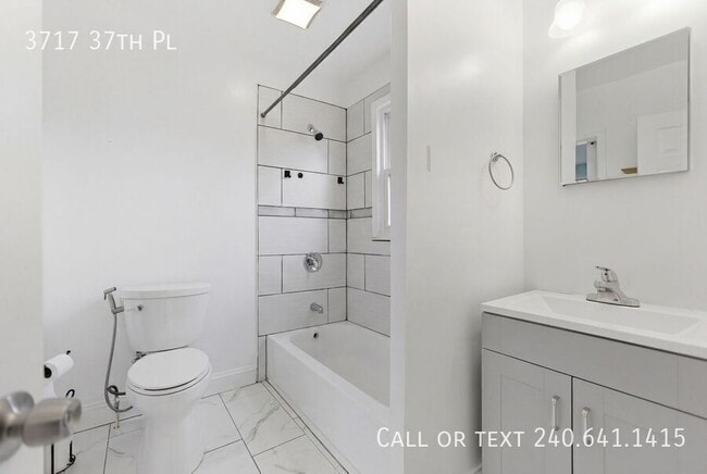 Building Photo - 3717 37th Pl