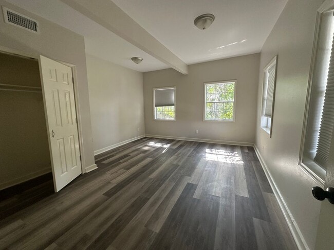 Building Photo - Welcome to this stunning 4-bedroom, 2-bath...