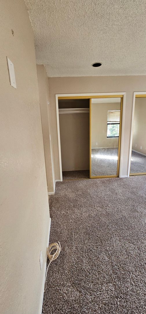 Building Photo - 715 Mikkelsen Dr