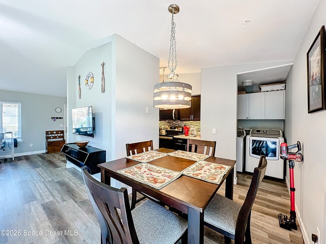 Building Photo - 1614 Earlham Ave NW