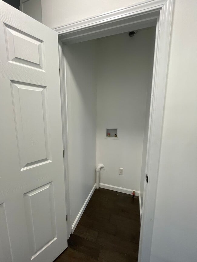 Building Photo - 409 State St