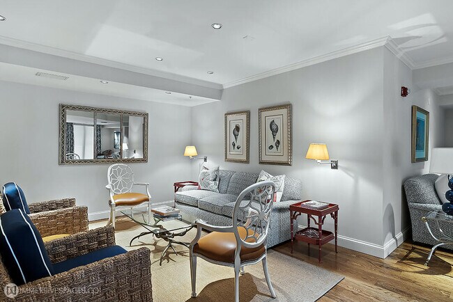 Building Photo - 801 S Olive Ave