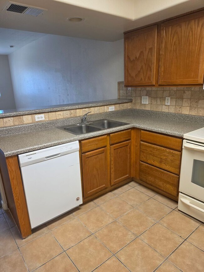 Building Photo - 537 S Delaware Dr