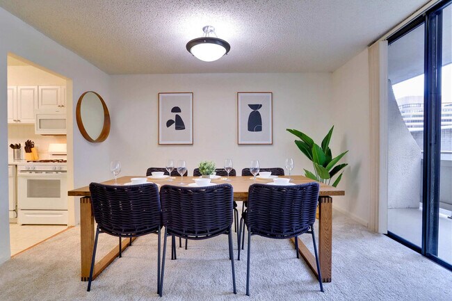 Building Photo - 320 23rd St S