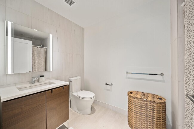 Building Photo - 1000 Maxwell Ln