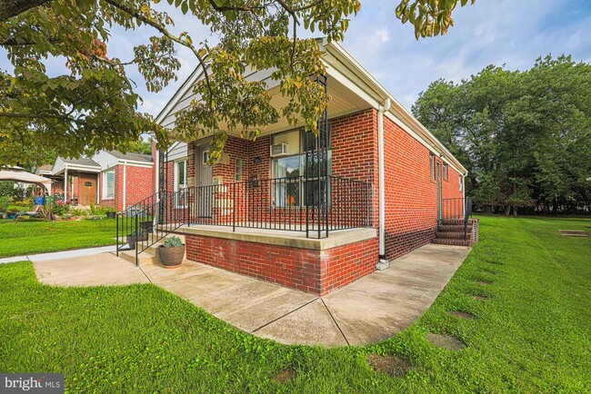 Building Photo - 2804 Hanson Ave