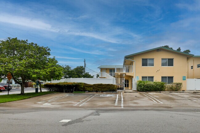 Building Photo - 361 SE 19th Ave