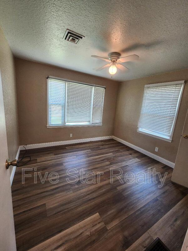 Building Photo - 598 Cassidy Ave