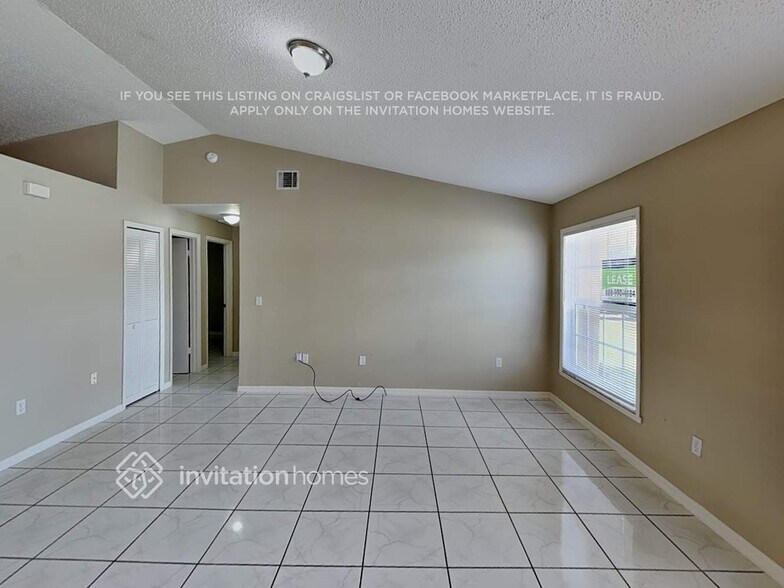 Building Photo - 339 Medina Ct