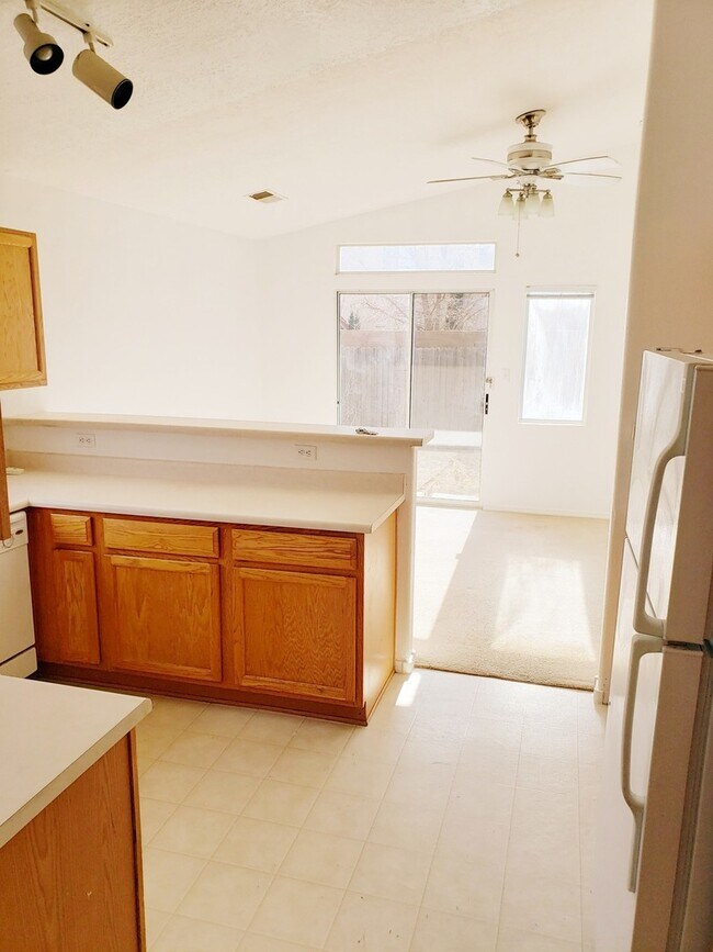 Building Photo - Great home in Enchanted Hills - 3 bed, 2 b...