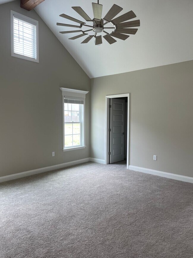 Building Photo - 4 Bedroom/3.5 Bath Home in North Lowndes C...