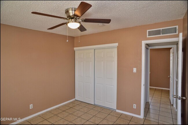 Building Photo - 9004 Acatlan Ln