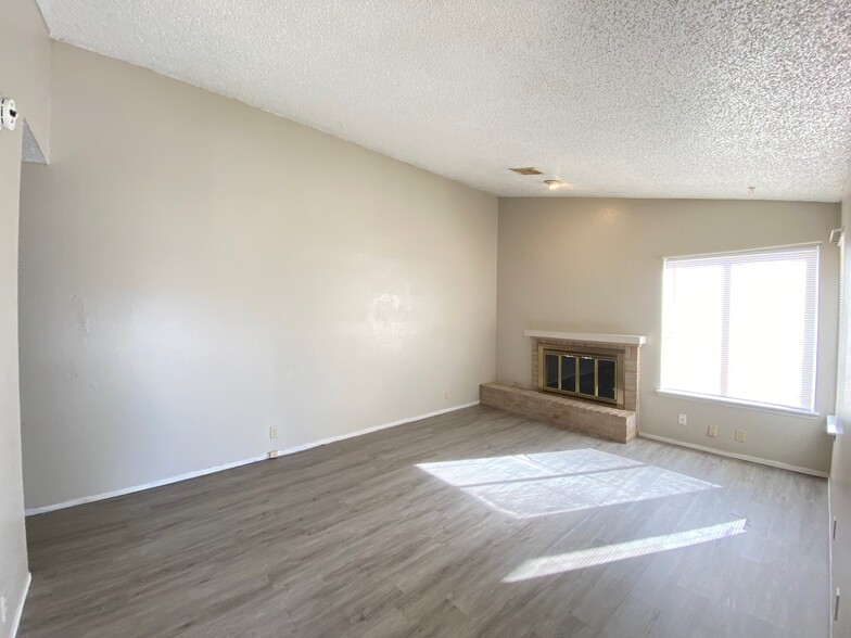 Building Photo - 9630 Hefner Village Blvd