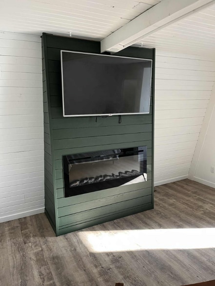 Building Photo - 7240 Sunset Rd