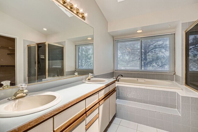 Building Photo - 5 bed 3.5 bath Plum Creek home