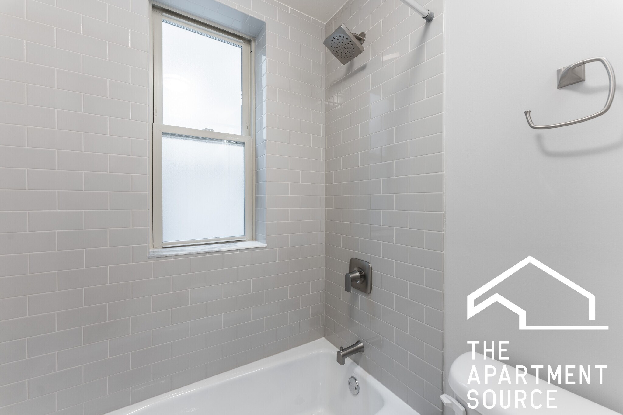 Building Photo - 640 W Wrightwood Ave