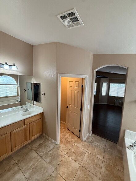 Building Photo - 4420 Meadowlark Wing Way