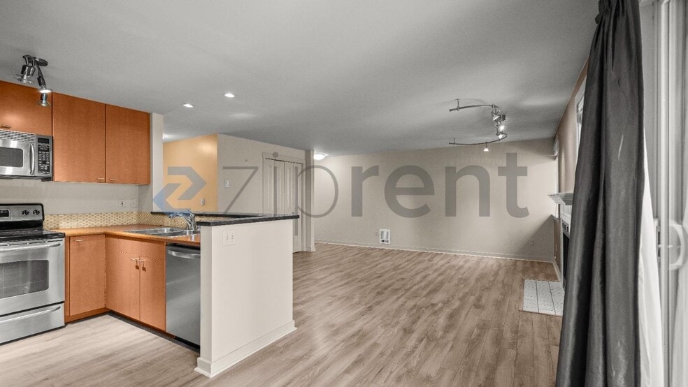 Building Photo - Unit A302