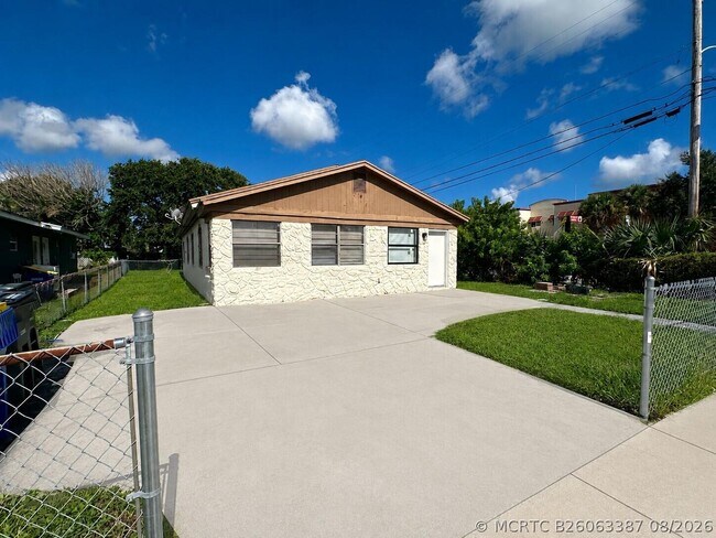 Building Photo - 913 N 18th St