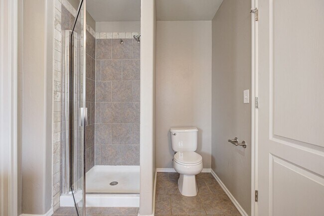 Building Photo - Spacious 4-Bedroom Home with Modern Upgrad...