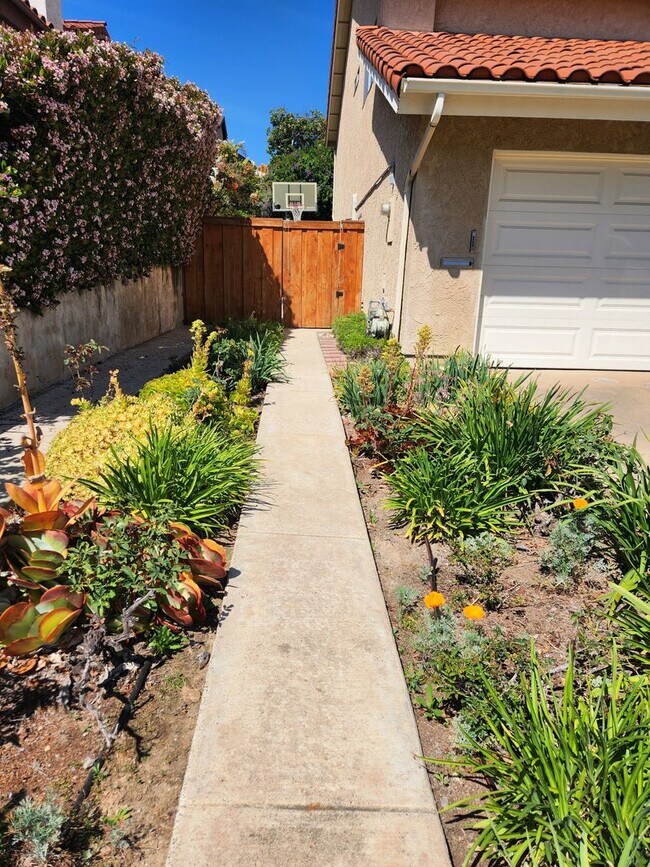 Building Photo - University City 4 bed home, Quiet street, 1950 Sqft