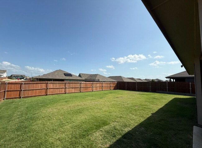 Building Photo - 701 Trinity Pk Trl