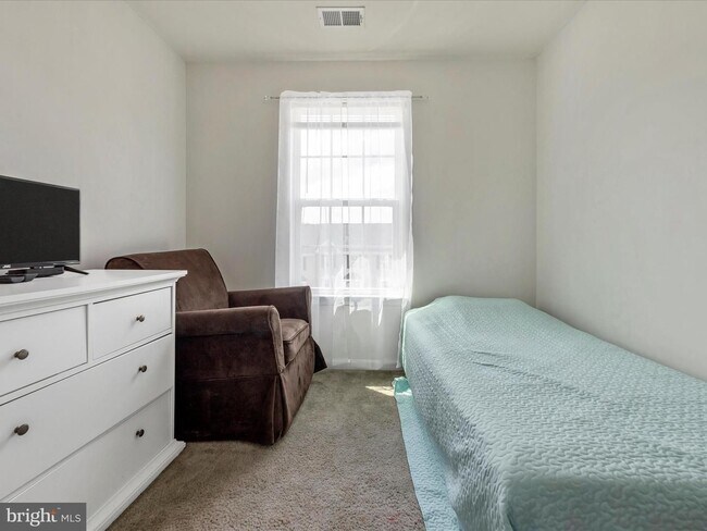 Building Photo - 76 Norwood Dr