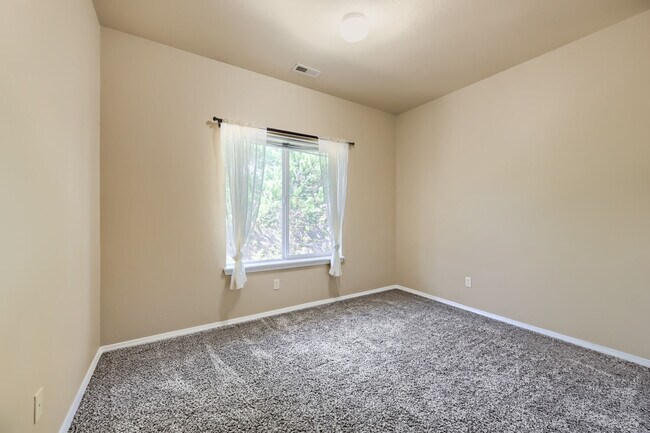 Building Photo - 3060 Mandalay Grove