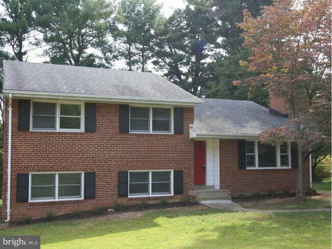 Building Photo - 1103 Roberta Ct